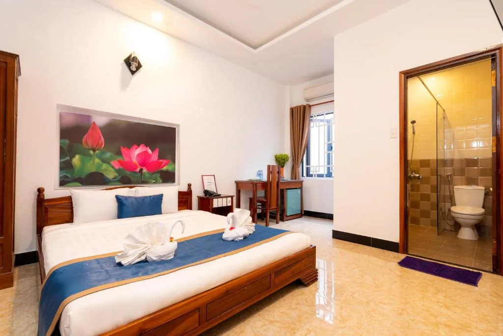 Standard Double Room — Family Hotel Hoi An Center